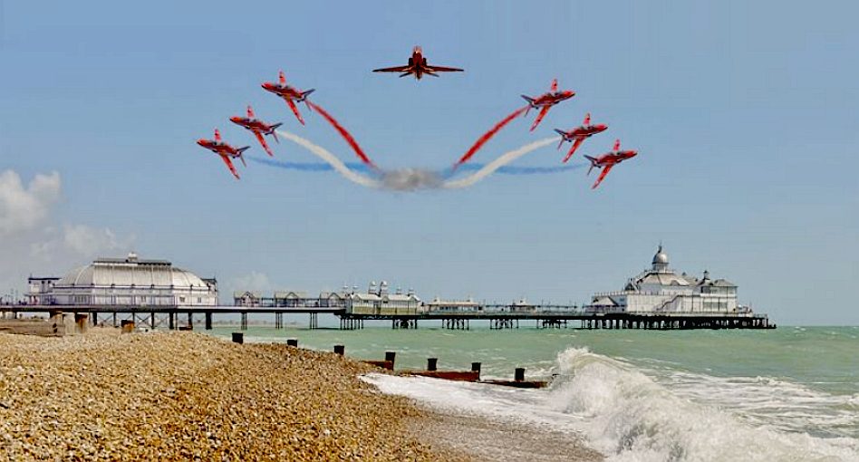 The red arrows royal air force flying display team