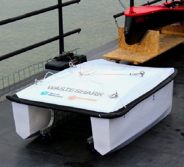 Drone harbour cleaner robot based on a catamaran hull
